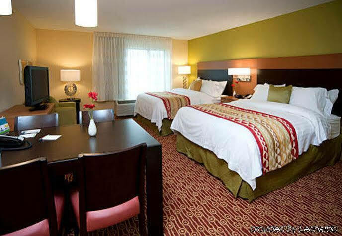 Towneplace Suites Fort Wayne North Экстерьер фото